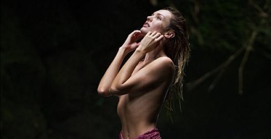Candice Swanepoel na tle egzotycznych scenerii 