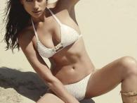 Irina Shayk kusząca w strojach kąpielowych Beach Bunny Swimwear
