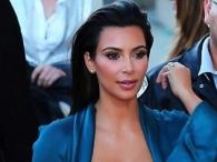 Kim Kardashian zażywa drzemki i wypina pośladki 