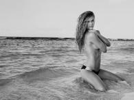 Nina Agdal zrzuca bikini w sesji Jeffa Olsona