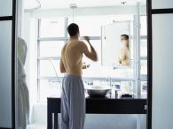 Faceci spędzają więcej czasu przed lustrem, niż kobiety?
